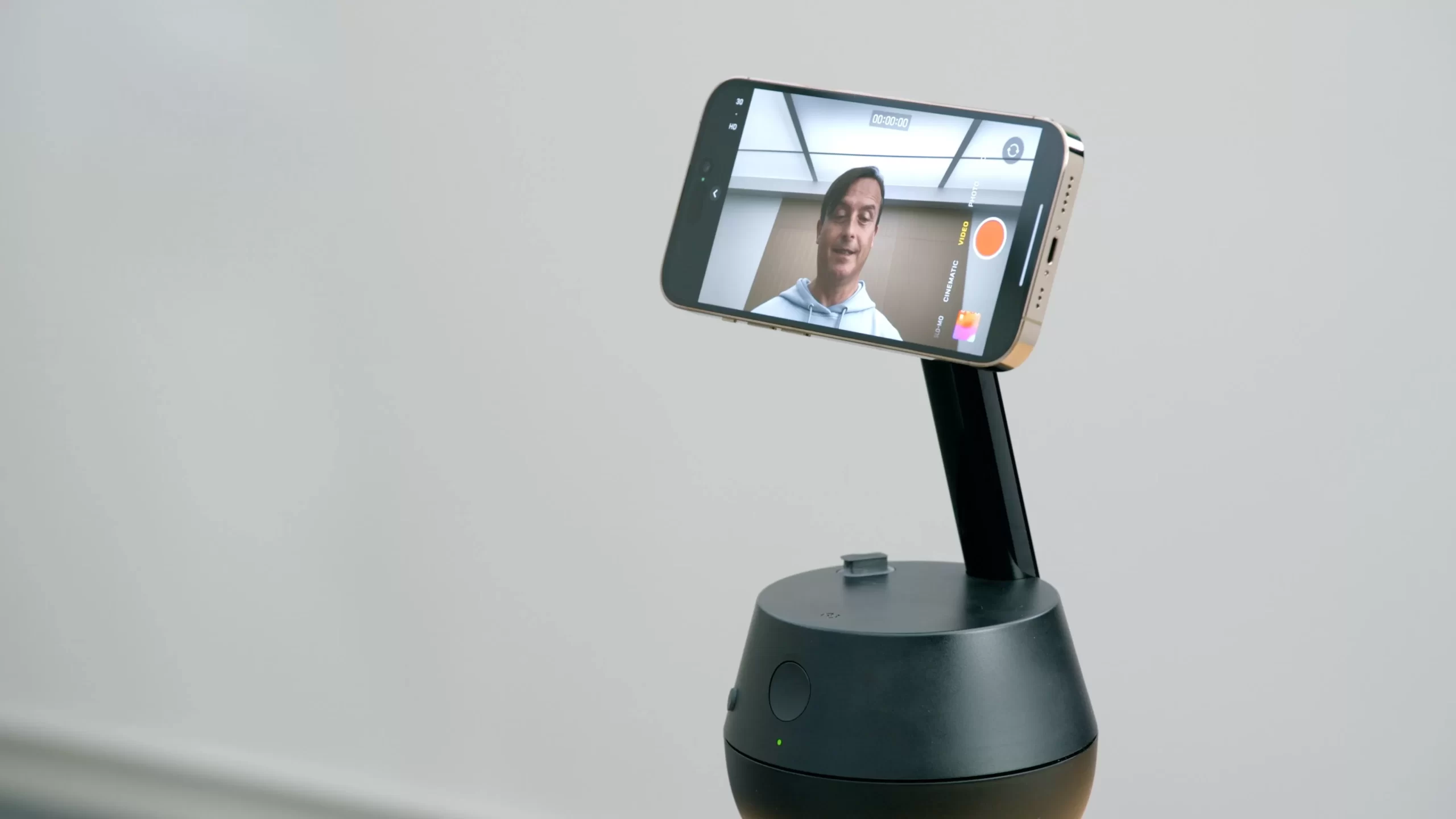 iOS 17 introduces the DockKit API, a feature that will help you control iPhone cradles through photo apps.