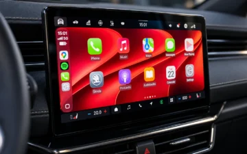 The latest Apple CarPlay update introduces precise media scrubbing, refreshed visuals, improved GPS and Bluetooth behavior, and a more capable English-language Siri beta.